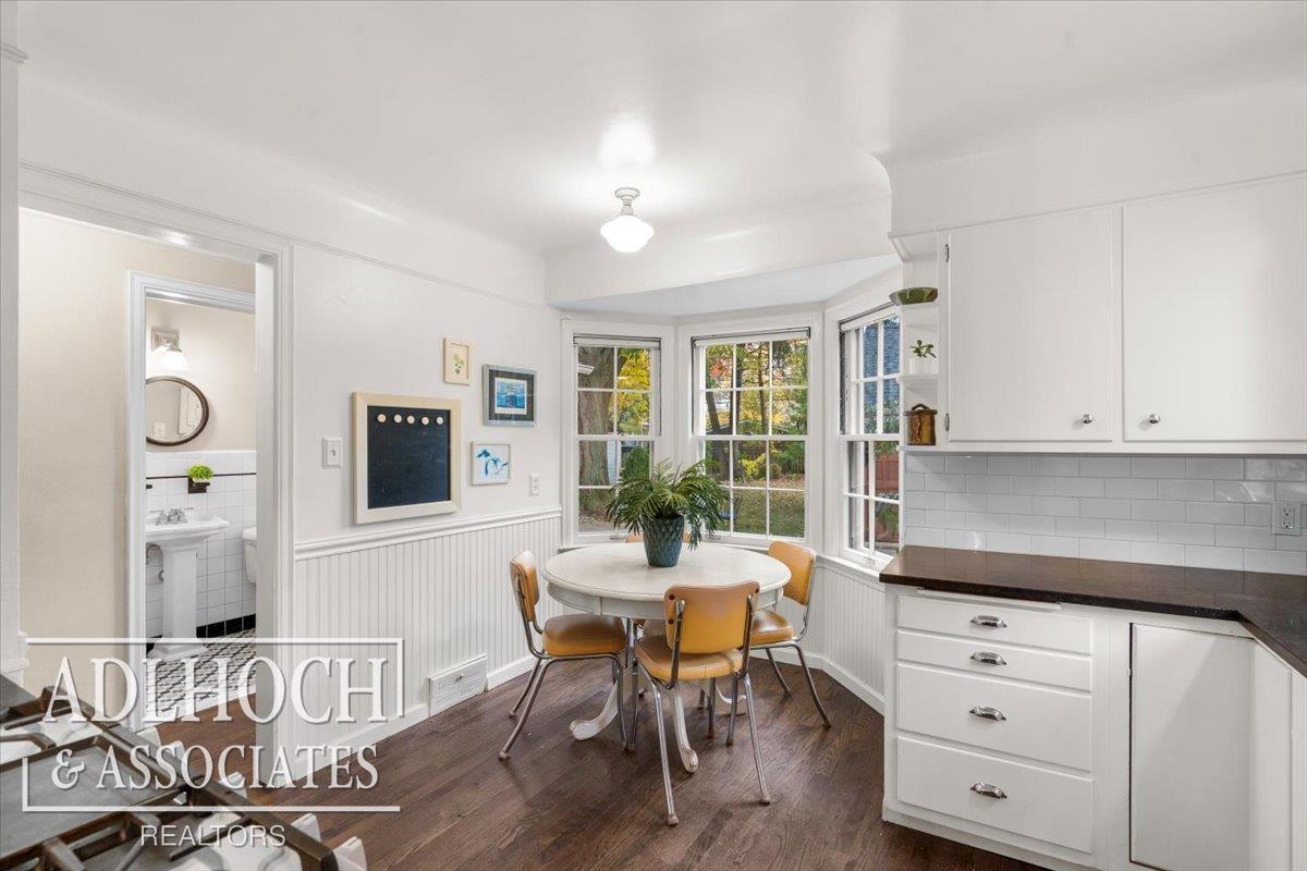 827 Fisher Road Grosse Pointe, MI 48230 - Photo 13 of 53 50193483-523ecbe8-0477-4327-8de3-2fc983331622.JPG