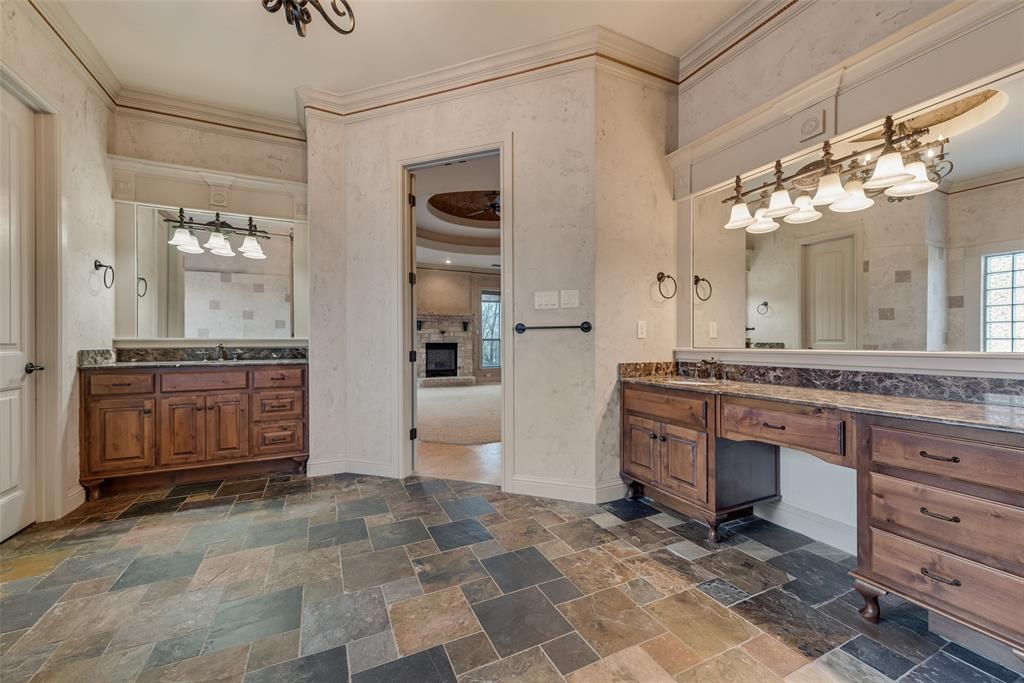 1088 Shadow Lakes Drive Wills Point, TX 75169 - Photo 19 of 27 Primary Bedroom Bathroom