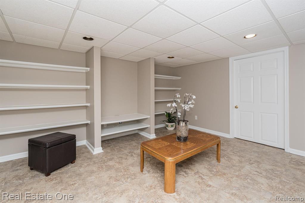 187 Saxon Court Rochester Hills, MI 48307 - Photo 32 of 47