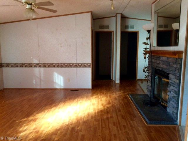 228 Rab Road Purlear, NC 28665 - Photo 4 of 33