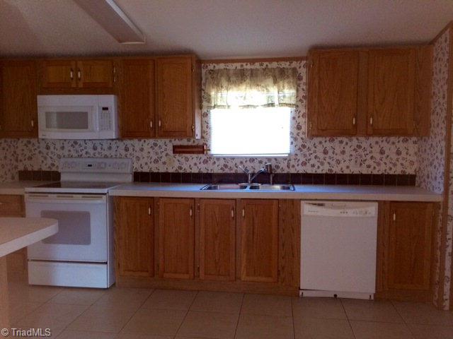 228 Rab Road Purlear, NC 28665 - Photo 5 of 33