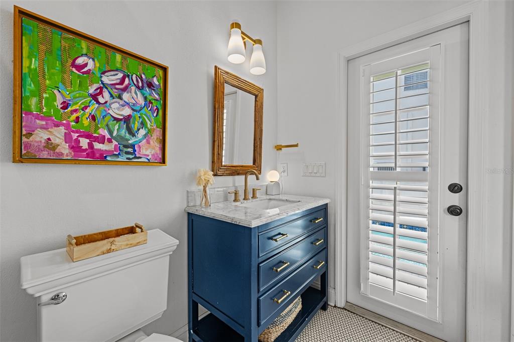 11 Formosa Avenue Tampa, FL 33606 - Photo 29 of 53 a bathroom with a sink a vanity and a window