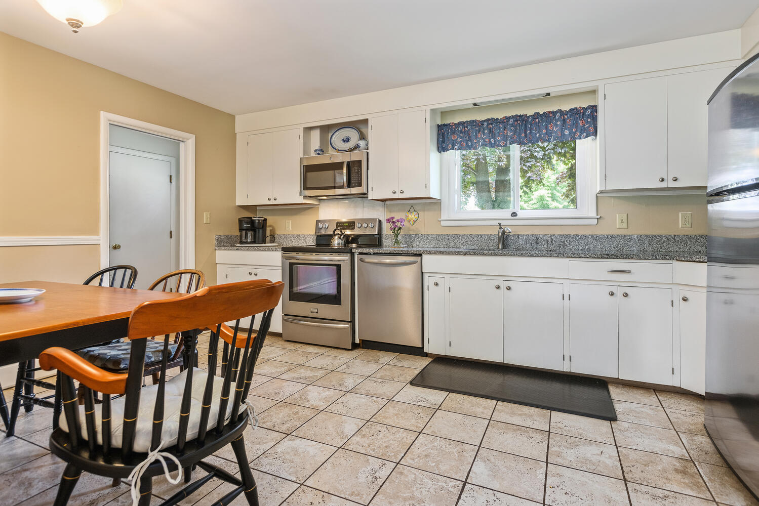 54 Cottage Farms Road Cape Elizabeth, ME 04107 - Photo 14 of 42 Kitchen 3
