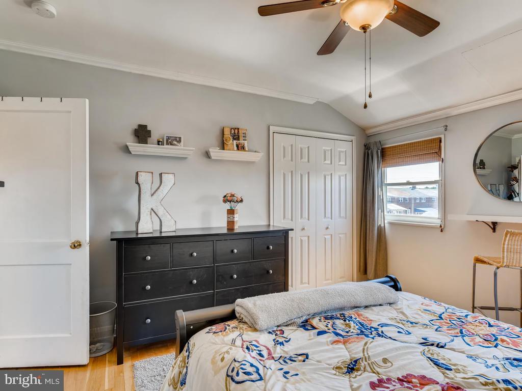 1906 Holborn Road Baltimore, MD 21222 - Photo 16 of 29 Master Bdrm w/hardwood & crown molding!