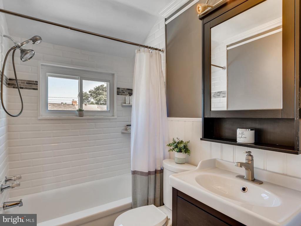 1906 Holborn Road Baltimore, MD 21222 - Photo 17 of 29 Updated Full Bath w/new shower &floor tile!