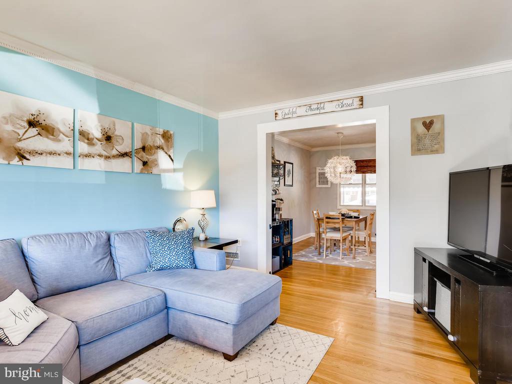 1906 Holborn Road Baltimore, MD 21222 - Photo 5 of 29 Beautiful hardwoods!