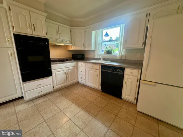 $2,350 | 2475 Wharton Road, York, PA 17402