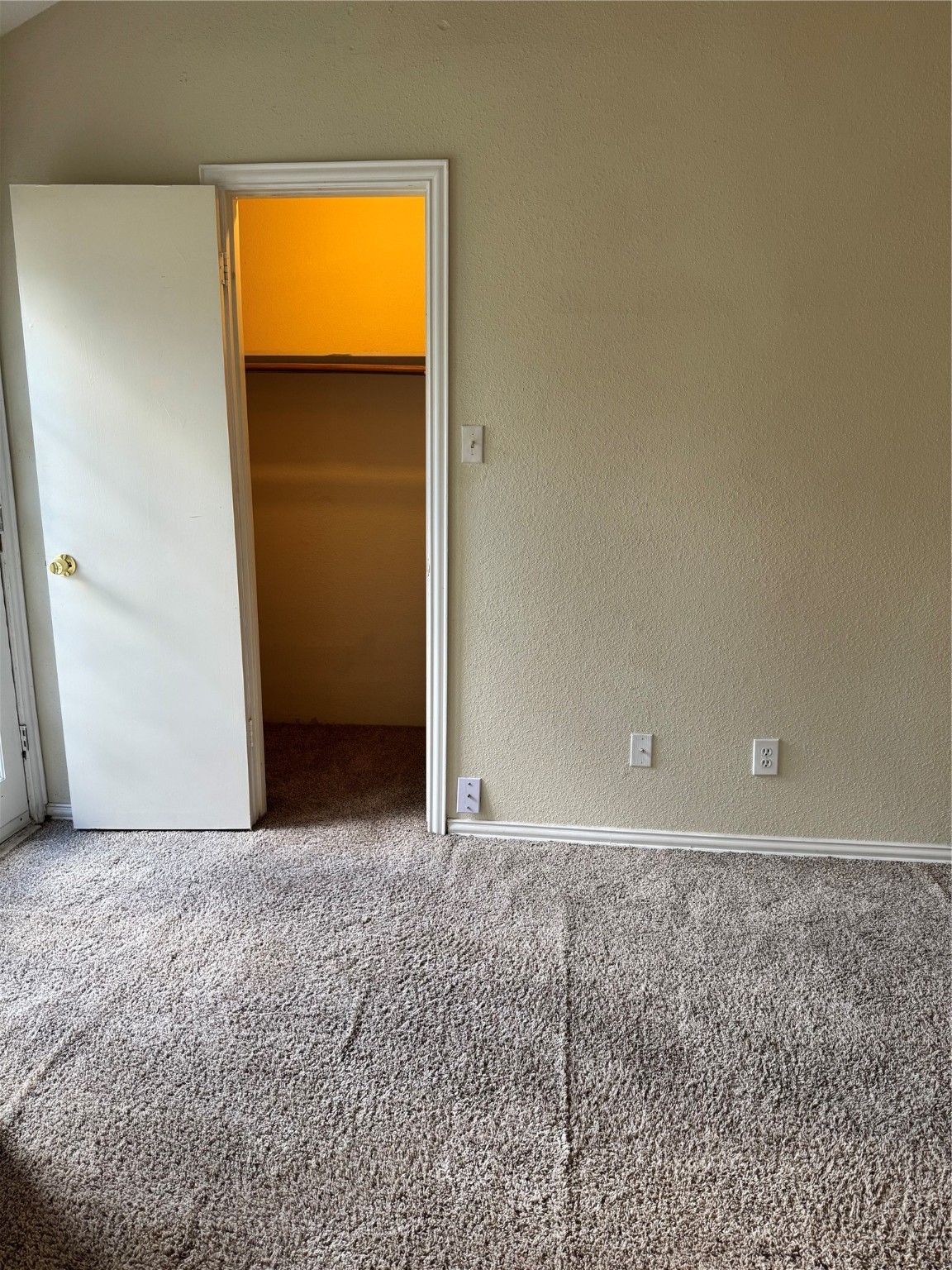 10811 Richmond Avenue, Unit 2 Houston, TX 77042 - Photo 10 of 23 a view of an empty room with closet and a window