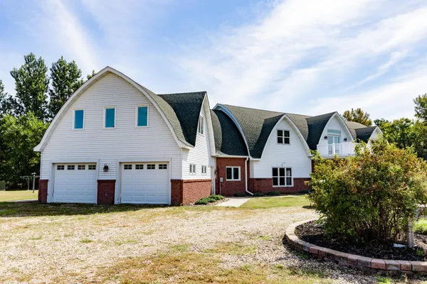 $515,000 | 7770 Highway 18, Wyndmere, ND 58081