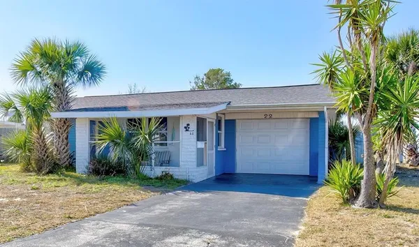 a front view of house with garage and yard
