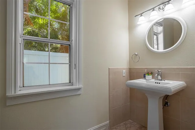 $879,000 | 321 Barbara Circle, Belleair, FL 33756