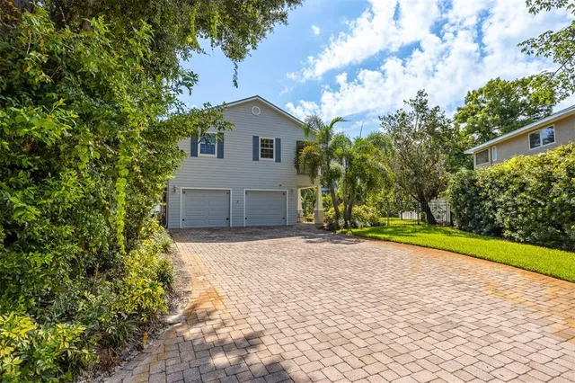 $879,000 | 321 Barbara Circle, Belleair, FL 33756