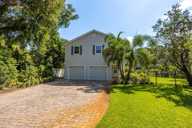 $879,000 | 321 Barbara Circle, Belleair, FL 33756