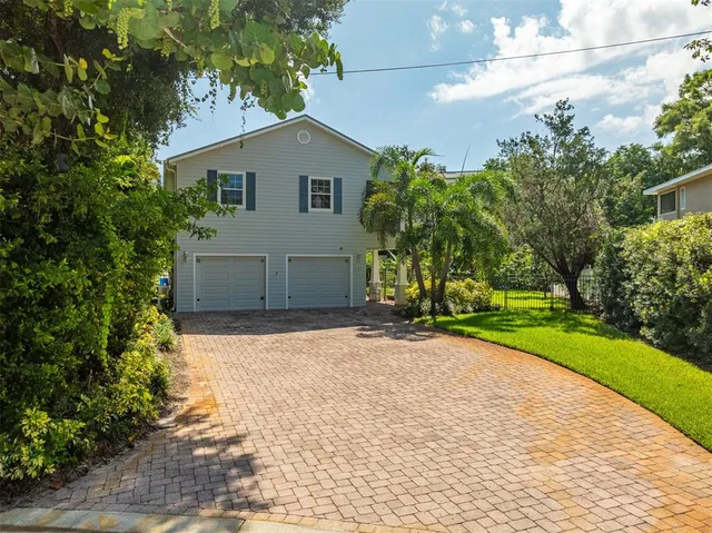 $879,000 | 321 Barbara Circle, Belleair, FL 33756