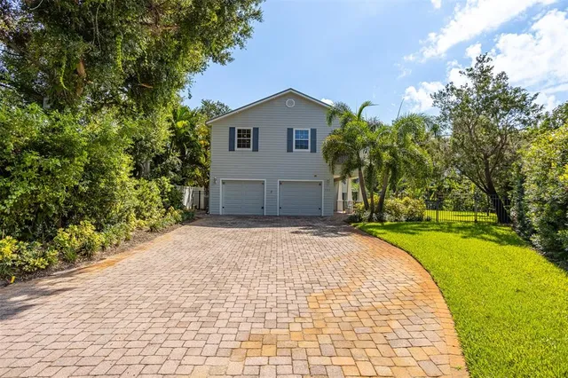 $879,000 | 321 Barbara Circle, Belleair, FL 33756