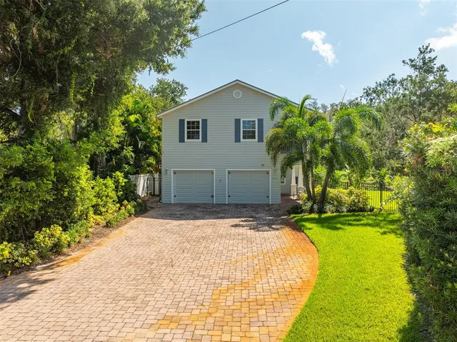 $879,000 | 321 Barbara Circle, Belleair, FL 33756