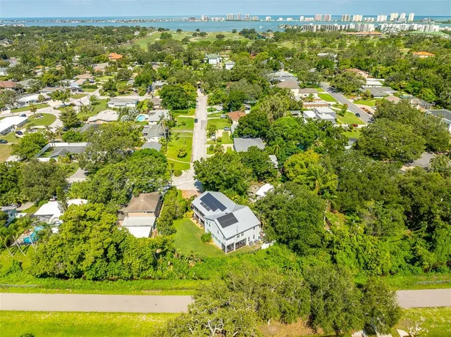 $879,000 | 321 Barbara Circle, Belleair, FL 33756