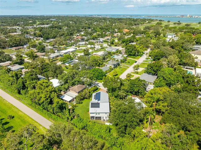 $879,000 | 321 Barbara Circle, Belleair, FL 33756