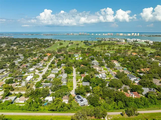 $879,000 | 321 Barbara Circle, Belleair, FL 33756