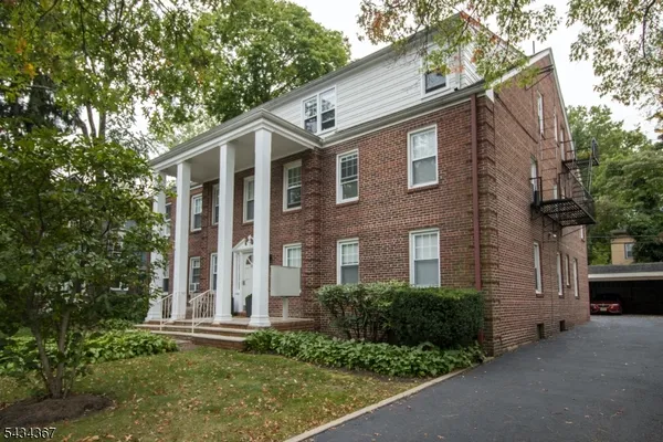 $2,495 | 18 The Crescent, Montclair, NJ 07042