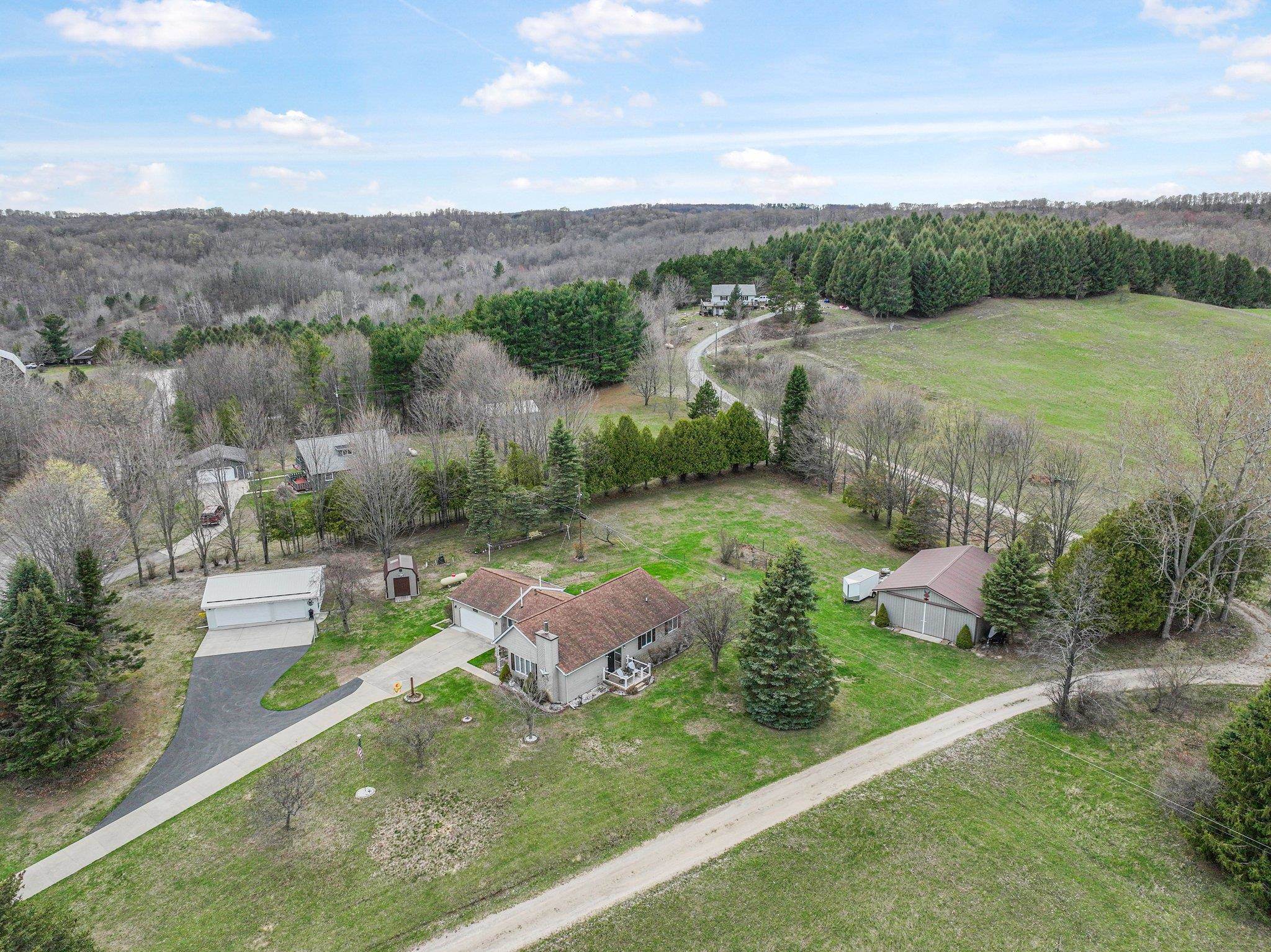 5887 East Rice Road Cedar, MI 49621 - Photo 43 of 44 1933186-bcbf50c9-b129-439e-9278-a0338cd96864.JPG