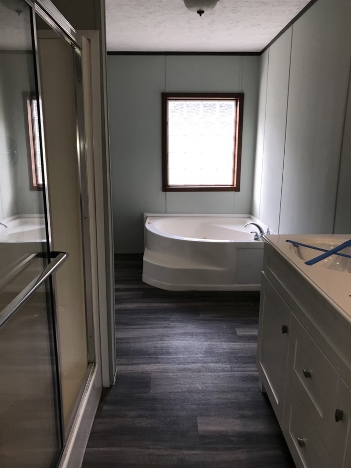 157 Buckner Road Philadelphia, TN 37846 - Photo 18 of 30 a bathroom with a bathtub and a window