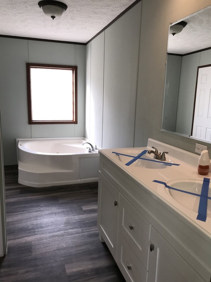 157 Buckner Road Philadelphia, TN 37846 - Photo 19 of 30 a bathroom with a sink a mirror and a bathtub