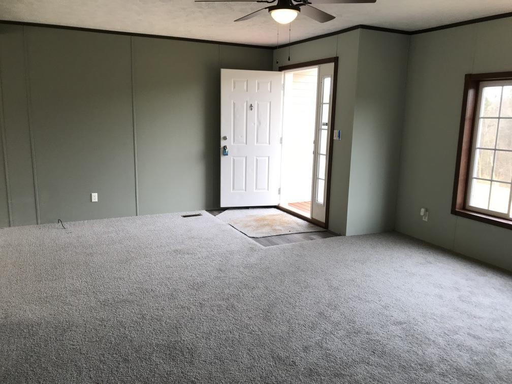 157 Buckner Road Philadelphia, TN 37846 - Photo 2 of 30 an empty room with windows and closet