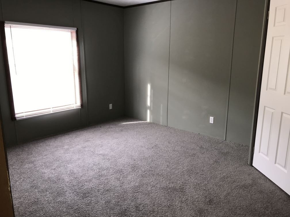 157 Buckner Road Philadelphia, TN 37846 - Photo 10 of 30 an empty room with a window