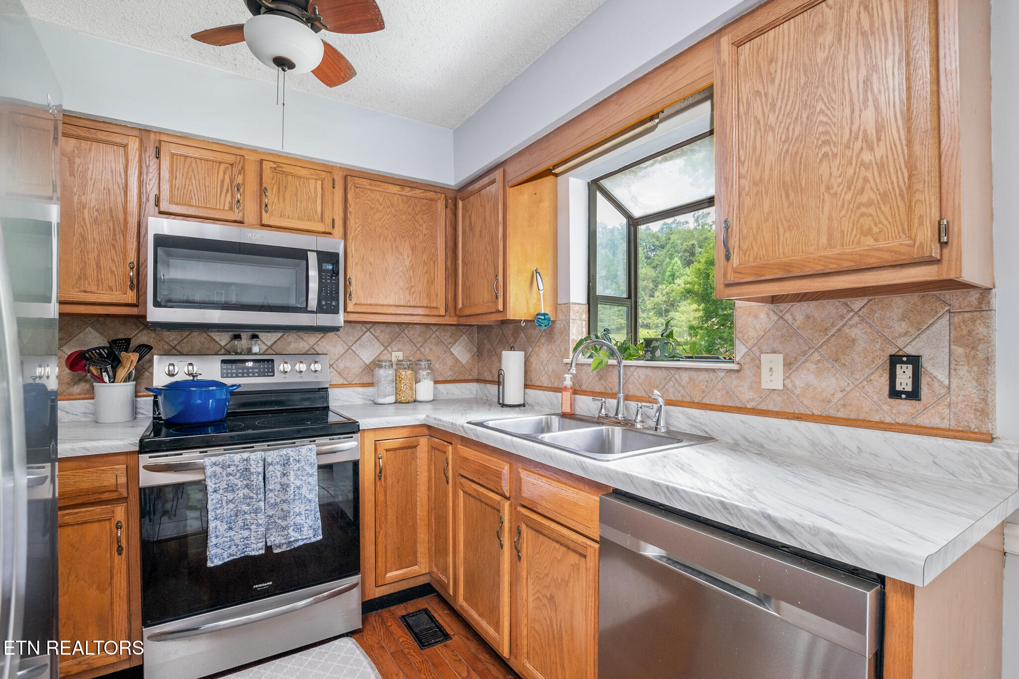 335 Booker Road Maynardville, TN 37807 - Photo 15 of 43 Delightful Kitchen
