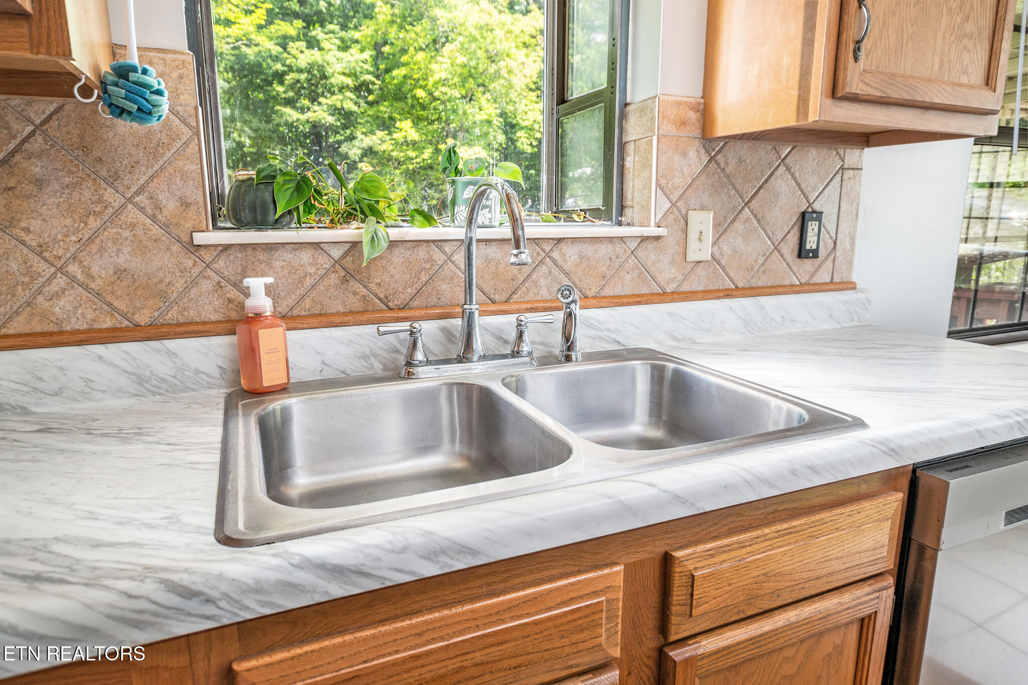 335 Booker Road Maynardville, TN 37807 - Photo 17 of 43 Bay window over kitchen sink