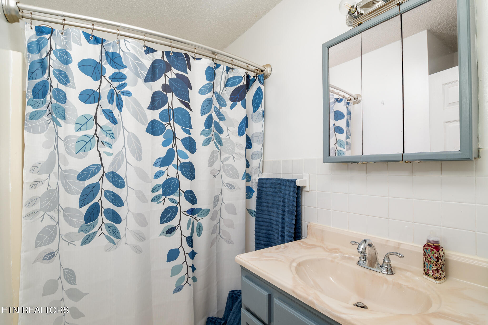 335 Booker Road Maynardville, TN 37807 - Photo 23 of 43 Upstairs Bathroom
