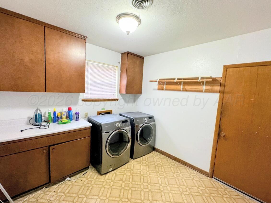 1010 Northwestern Street Perryton, TX 79070 - Photo 14 of 16 1010 NORTHWESTERN LAUNDRY ROOM