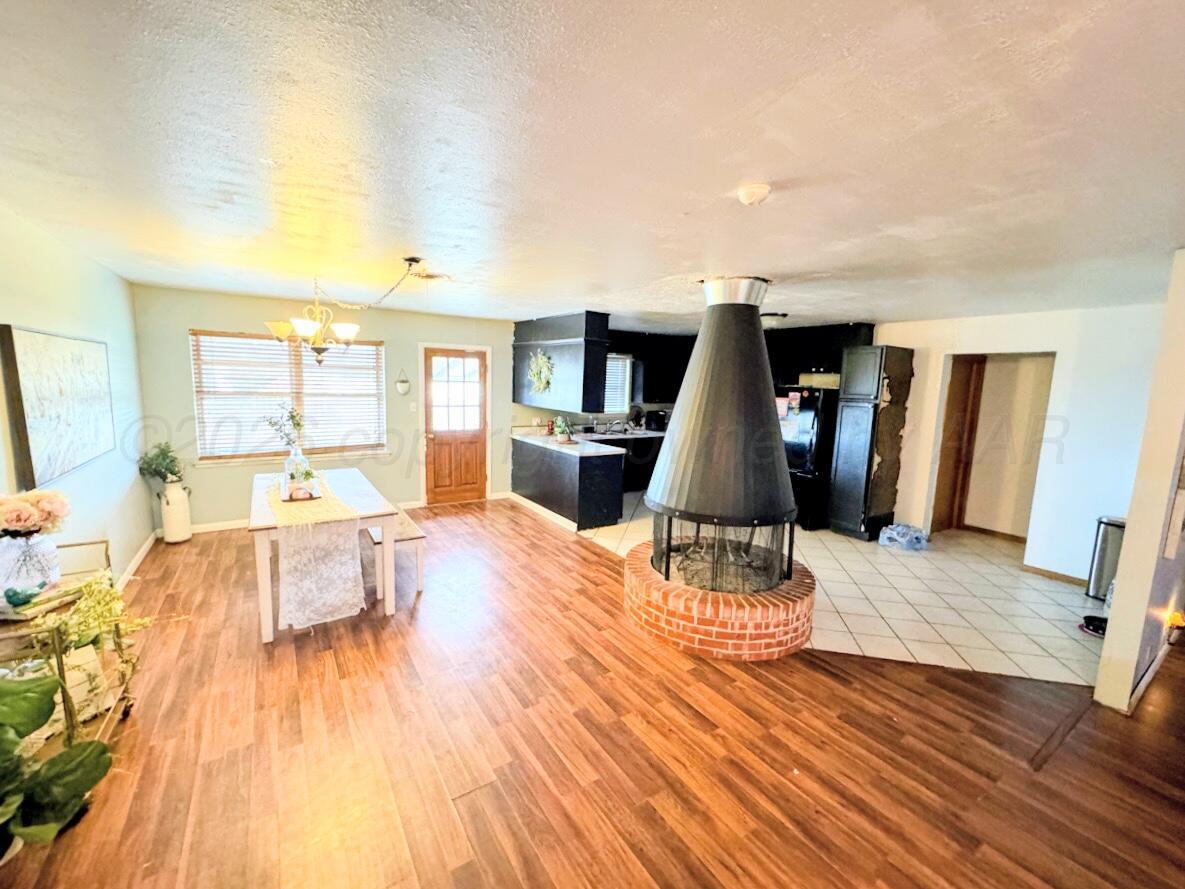 1010 Northwestern Street Perryton, TX 79070 - Photo 3 of 16 1010 NORTHWESTERN DINING KITCHEN AREA