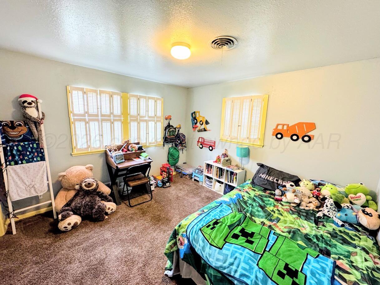 1010 Northwestern Street Perryton, TX 79070 - Photo 10 of 16 1010 NORTHWESTERN BEDROOM