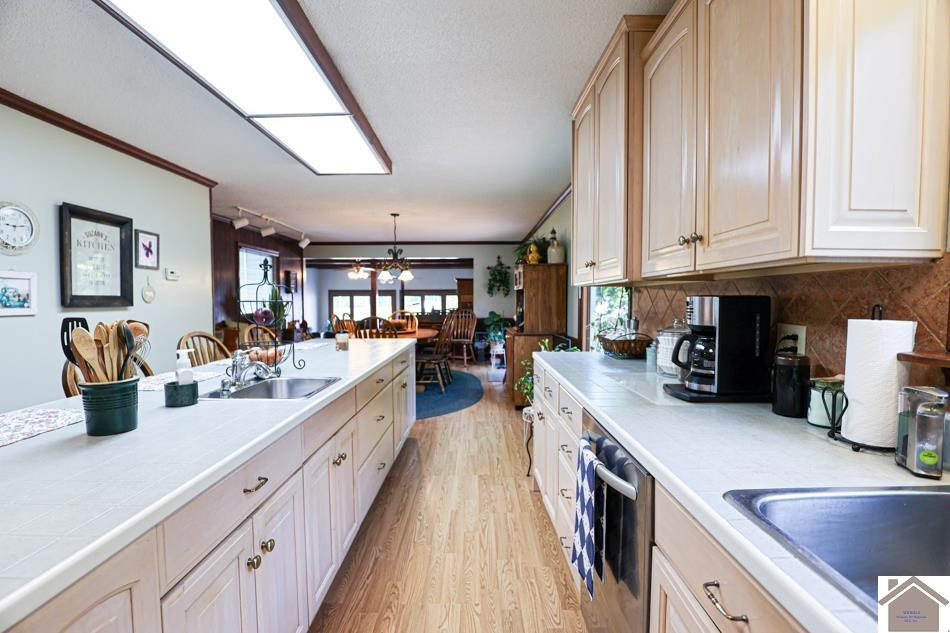 8835 Harris Road West Paducah, KY 42086 - Photo 15 of 35 Kitchen