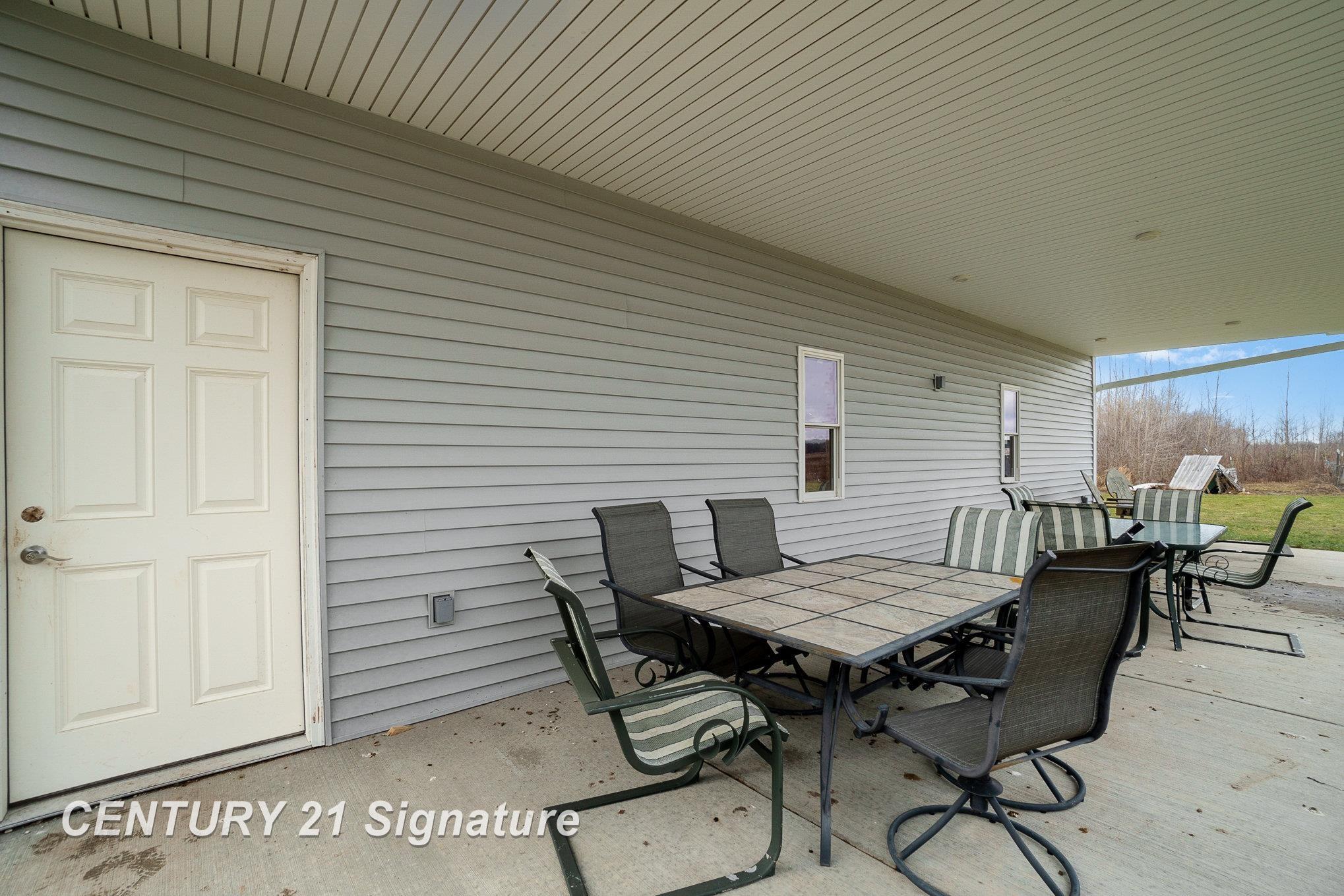 10846 Sarle Road Freeland, MI 48623 - Photo 5 of 38