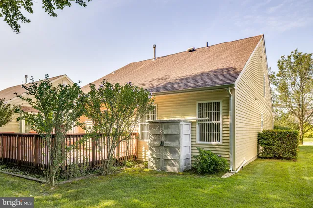 a view of a house with backyard and a tree