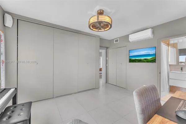 a view of livingroom with furniture