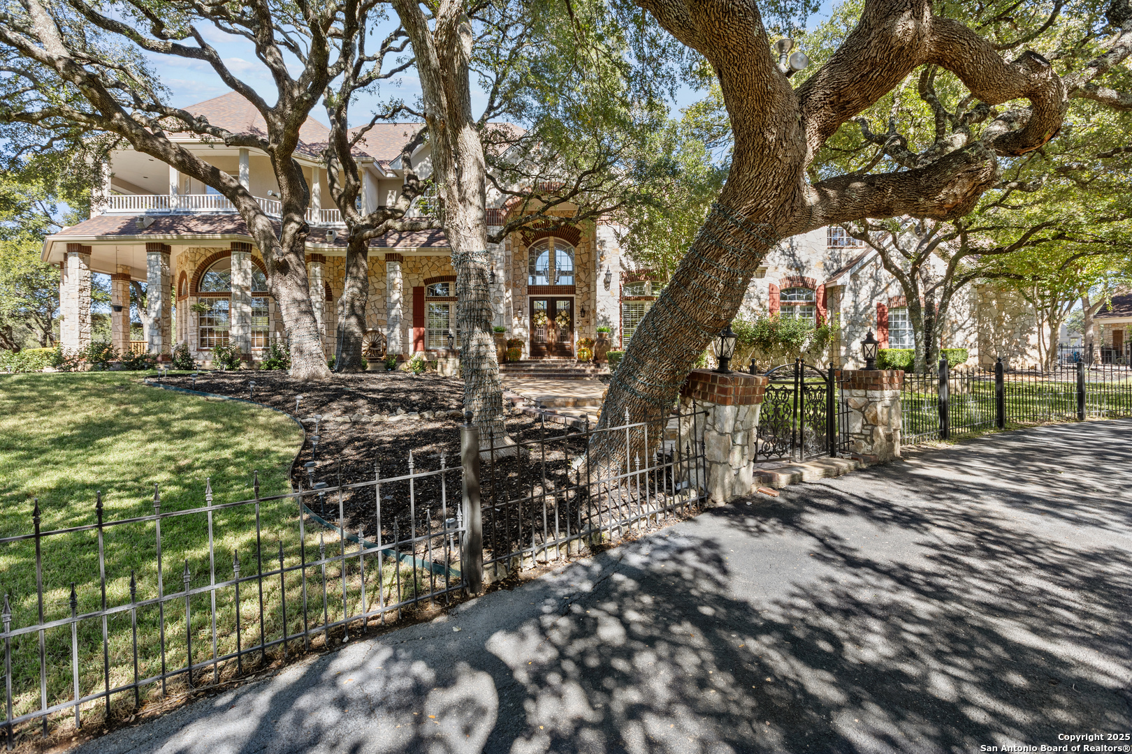 8040 Rolling Acres Trail Fair Oaks Ranch, TX 78015 - Photo 7 of 65