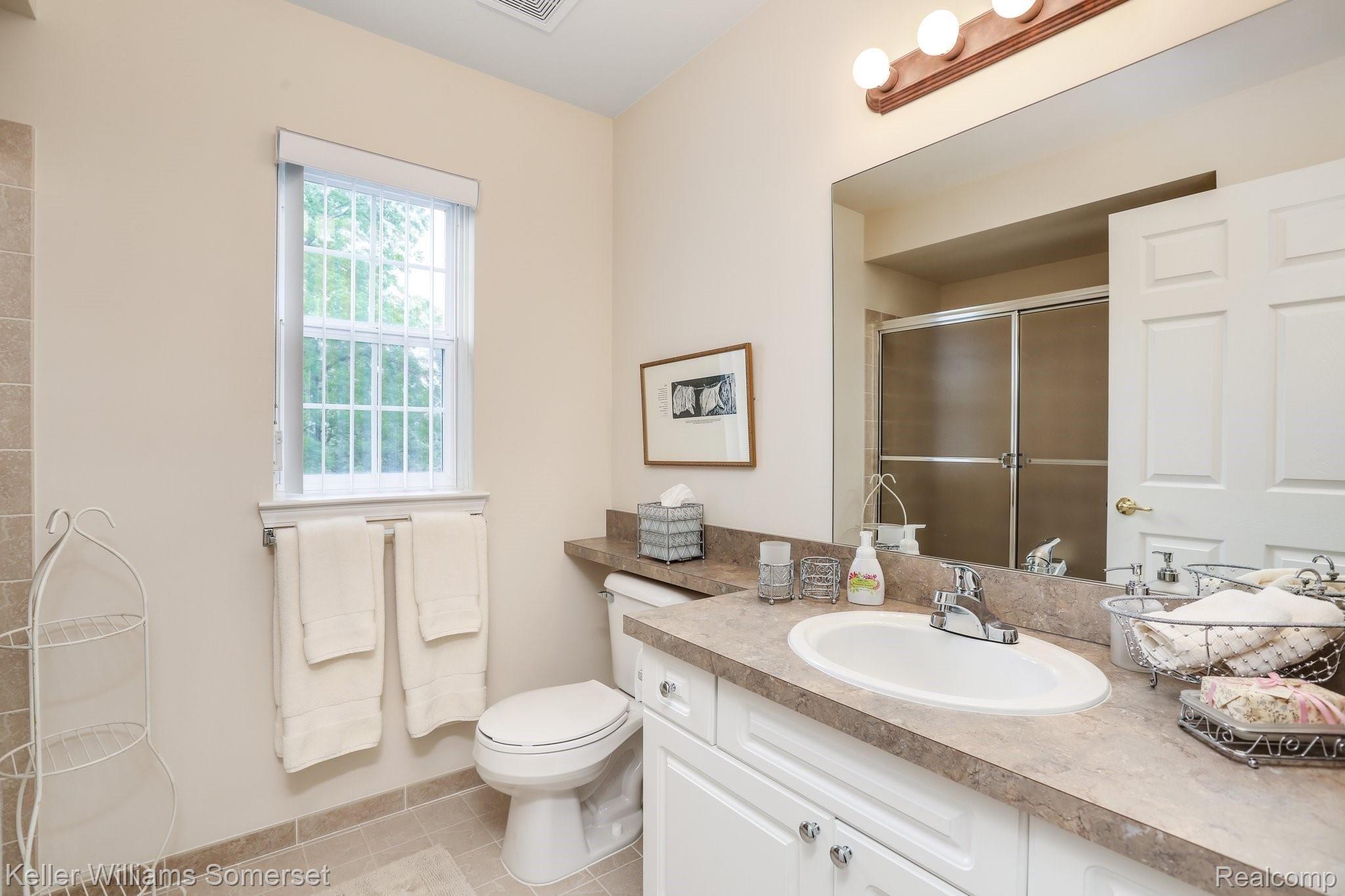 3387 Tremonte Circle Rochester, MI 48306 - Photo 22 of 34 22-web-or-mls-3387 Tremonte Circle South0019.jpg