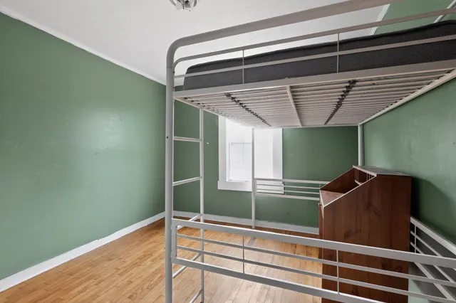 a view of walk in closet