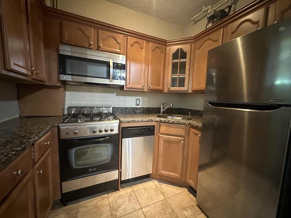 31 Queensberry Street, Unit 6 Boston, MA 02215 - Photo 3 of 5