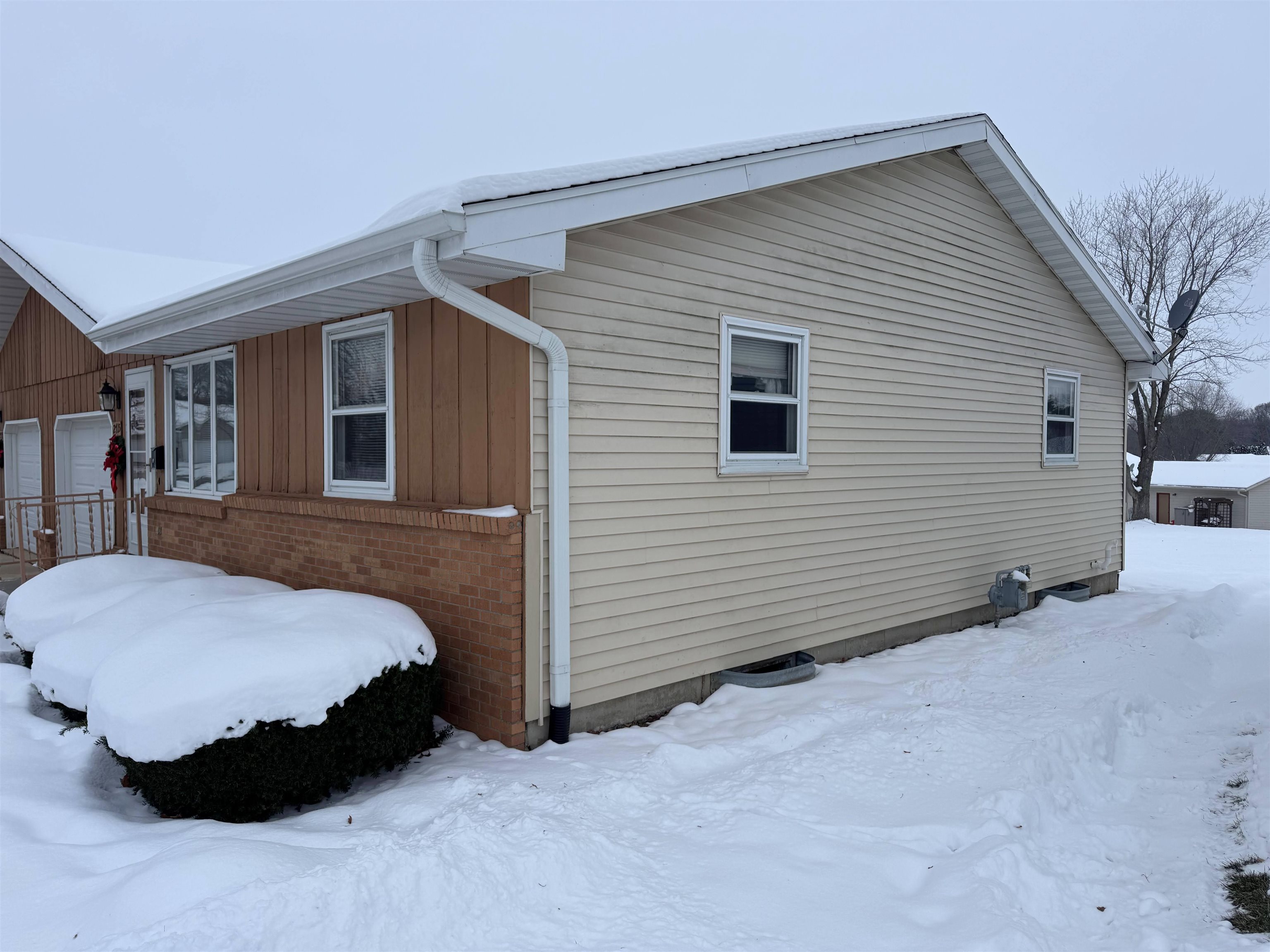 2715 6th Avenue Monroe, WI 53566 - Photo 2 of 32