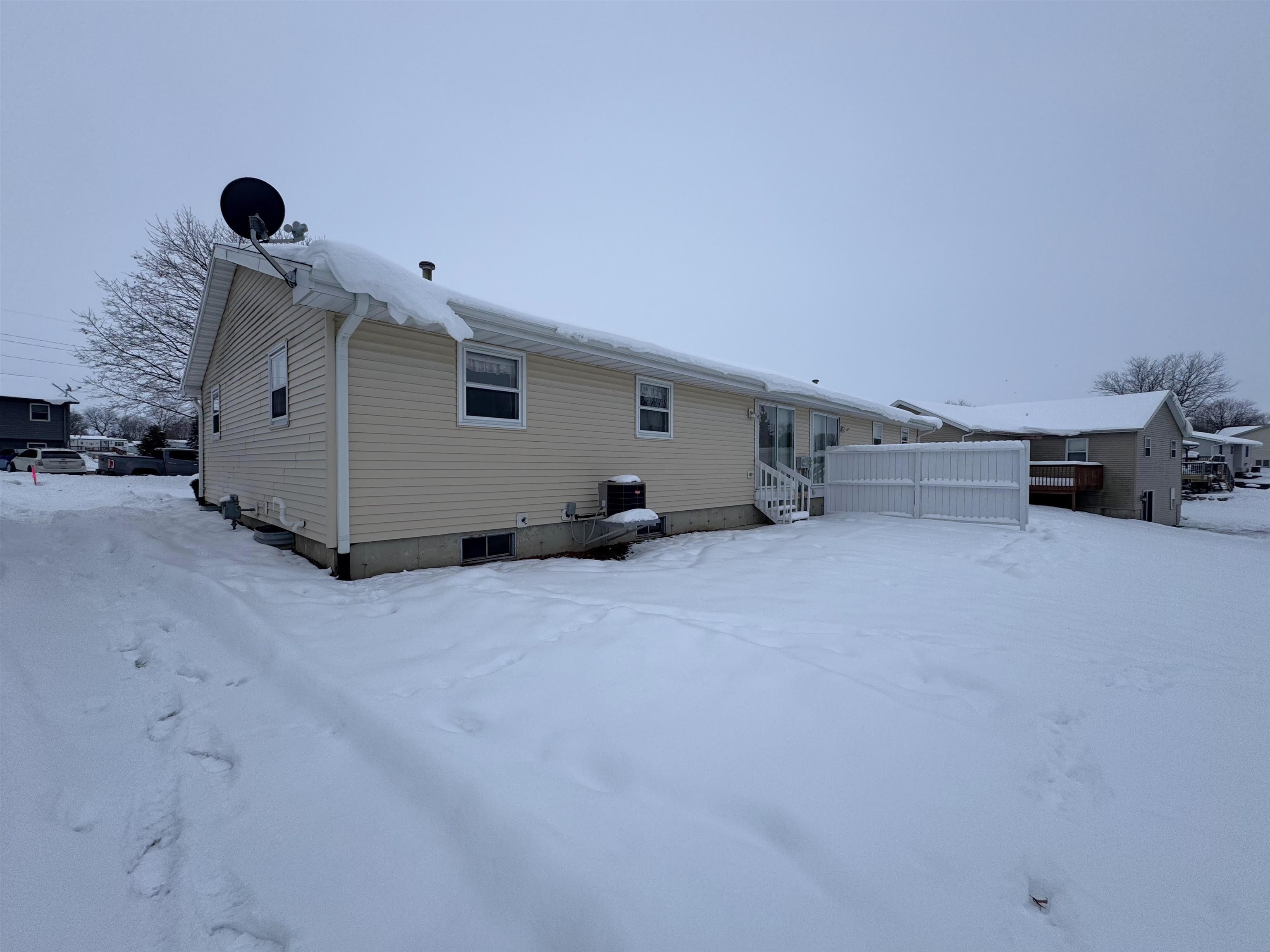 2715 6th Avenue Monroe, WI 53566 - Photo 3 of 32