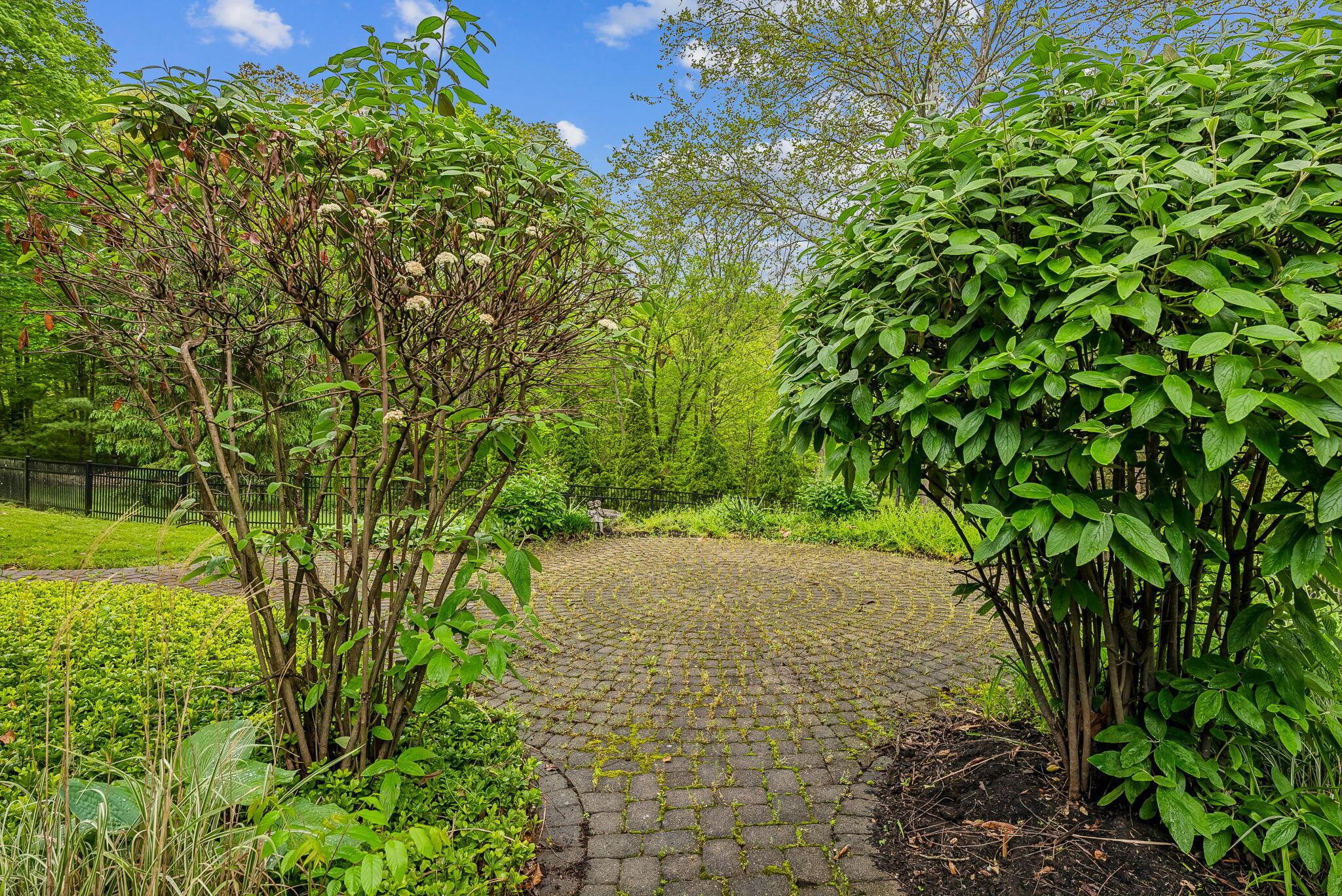 1790 Jewett Road Powell, OH 43065 - Photo 30 of 40 Paver patio