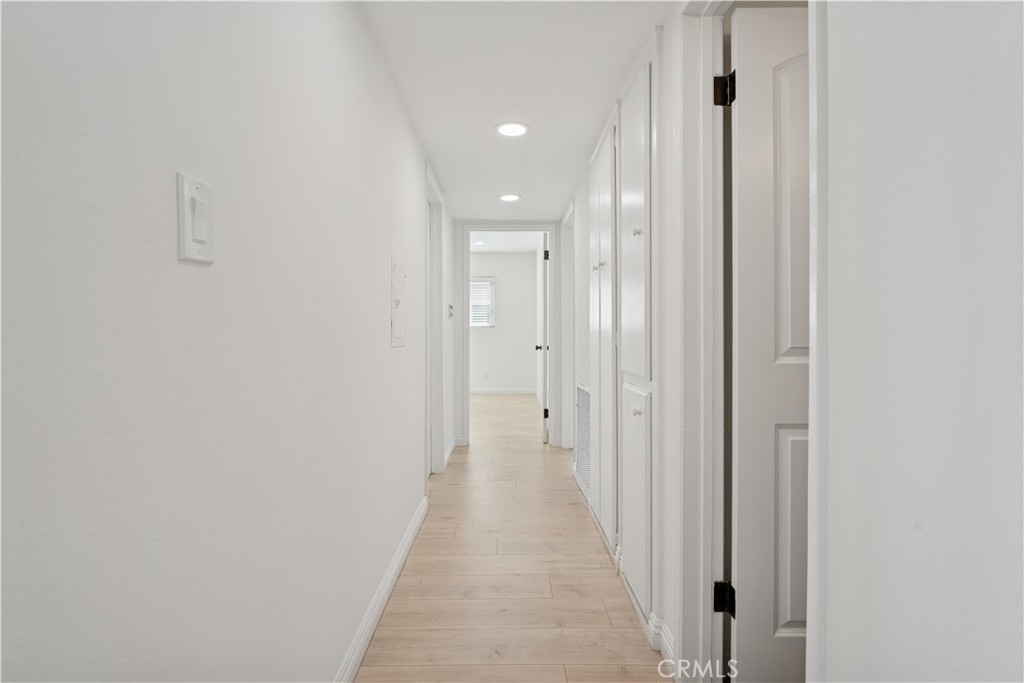 5330 Zelzah Avenue, Unit 7 Encino, CA 91316 - Photo 22 of 35 a view of a hallway with a glass door