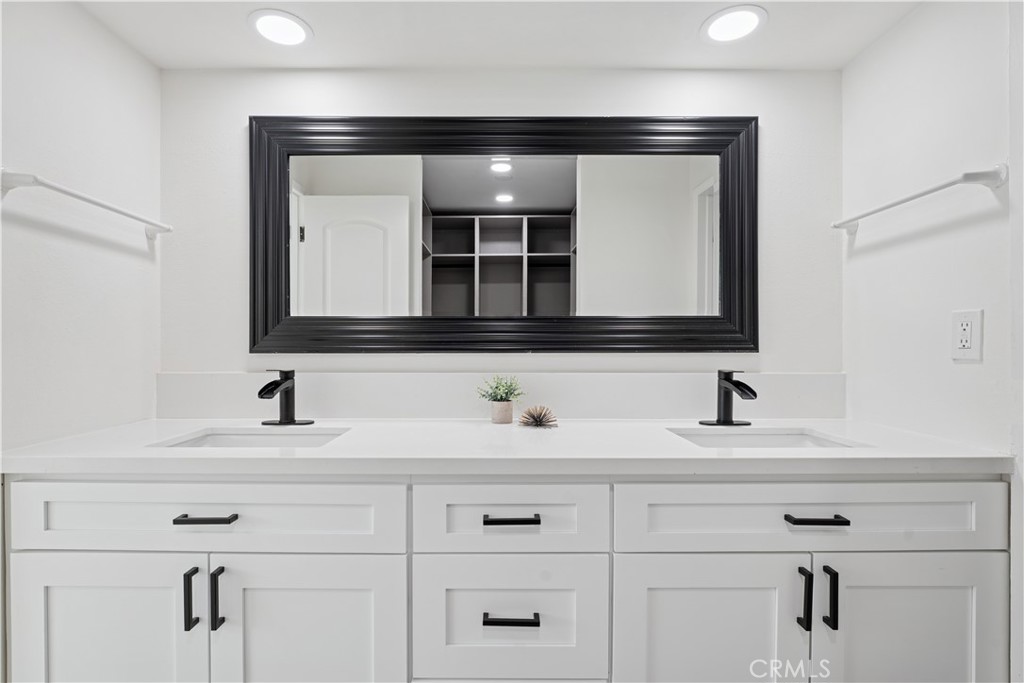 5330 Zelzah Avenue, Unit 7 Encino, CA 91316 - Photo 26 of 35 a bathroom with a sink and a mirror