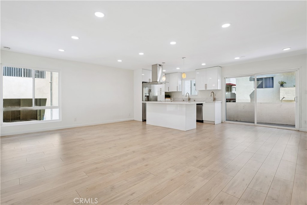 5330 Zelzah Avenue, Unit 7 Encino, CA 91316 - Photo 3 of 35 a view of a kitchen with appliances and cabinets