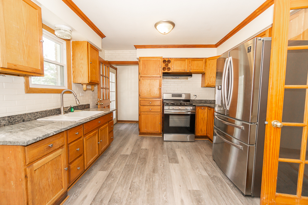 649 South Wisconsin Avenue Addison, IL 60101 - Photo 5 of 21